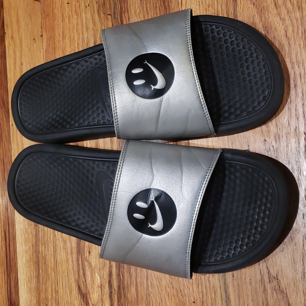 🙂 Nike Slides Size 11